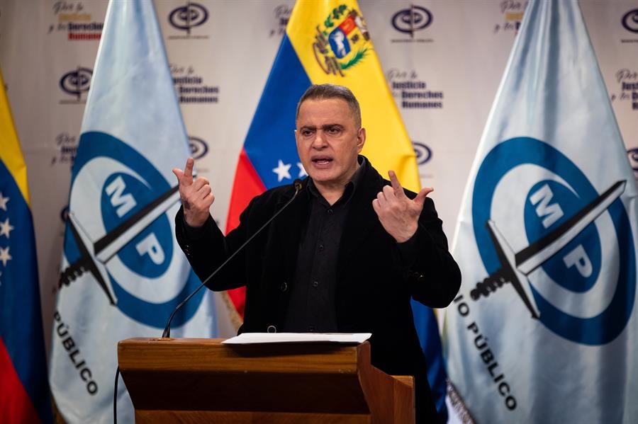Fiscal Tarek William Saab propone capacitación contra corrupción y trata de personas