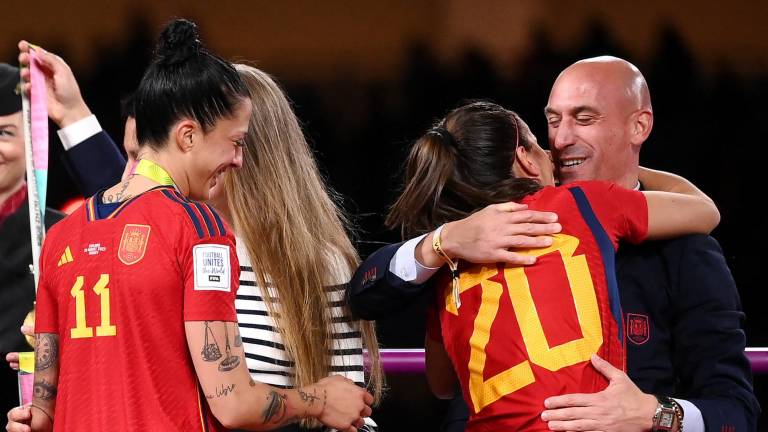 Aumenta la presión sobre Luis Rubiales tras el beso a la futbolista Jenni Hermoso