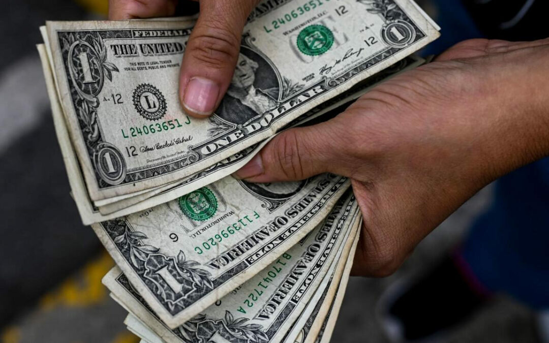 Dolar oficial superó los 31 bolívares en Venezuela