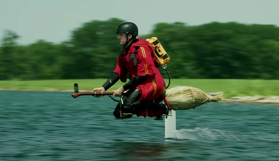 ¡GENIOS! Ingenieros crearon una escoba «voladora» de Harry Potter (VIDEO)