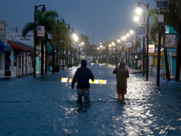 Huracán Idalia se debilitó a tormenta tropical en su paso por EE.UU.