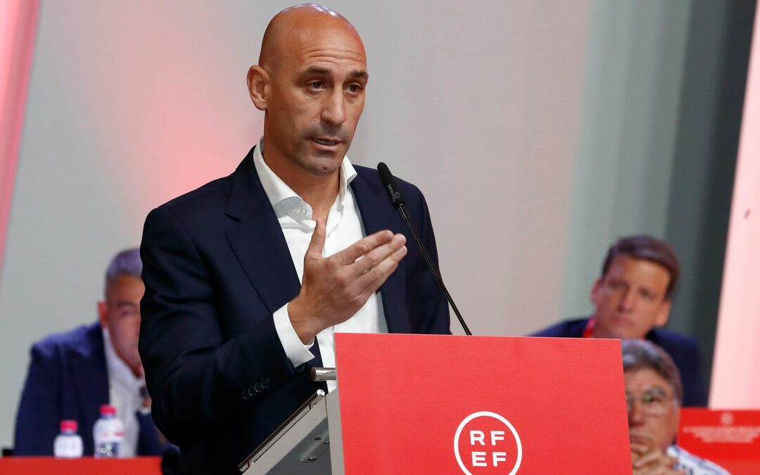 ¡CAMBIO REPENTINO! Luis Rubiales: “No voy a dimitir”