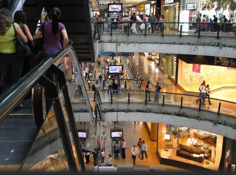Reportan alza de ventas en centros comerciales del país desde junio