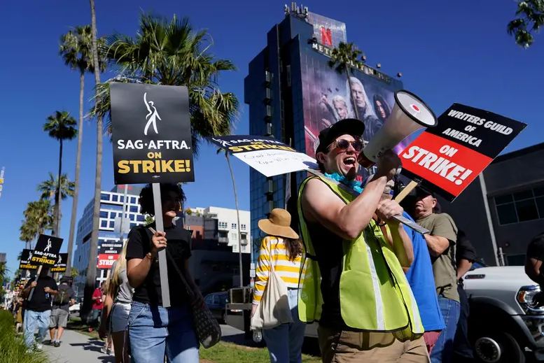 Estudios y guionistas reanudarán negociaciones con Hollywood para poner fin a la huelga