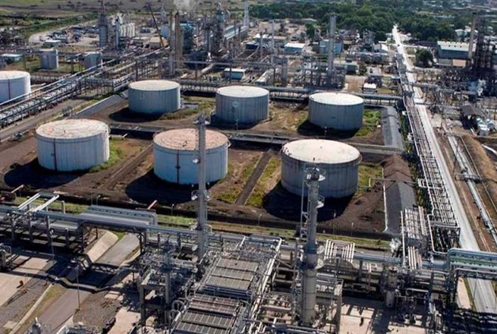 Venezuela está muy lejos de producir la gasolina que requiere su parque automotor