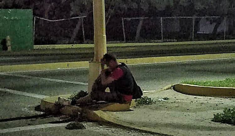 Polimaracaibo capturó a hombre hurtando el cableado de un semáforo recién instalado por la Alcaldía