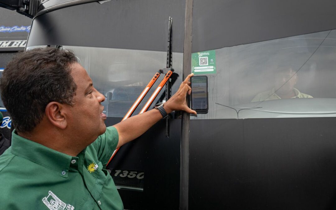 Alcaldía de Maracaibo instala sistema de códigos QR a líneas de transporte del Terminal de Pasajeros