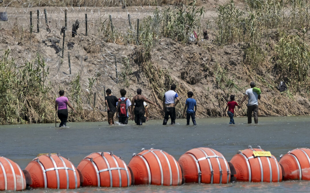 79% de boyas antimigrantes en el Río Bravo están del lado mexicano