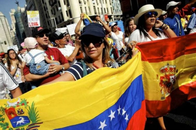 España alcanza récord de población ante el aumento de inmigrantes colombianos y venezolanos