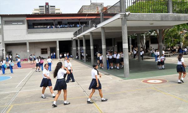 Padres destinan una cuarta parte de sus ingresos para pagar colegios privados: «Dejan de satisfacer otras necesidades»