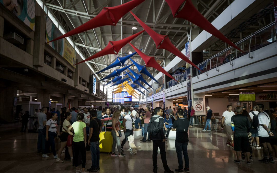 EFE: Venezolanos en el exterior dudan si quedarse fuera o retornar