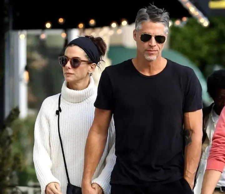 Qué es la ELA, la enfermedad por la que murió el fotógrafo que fue pareja de Sandra Bullock