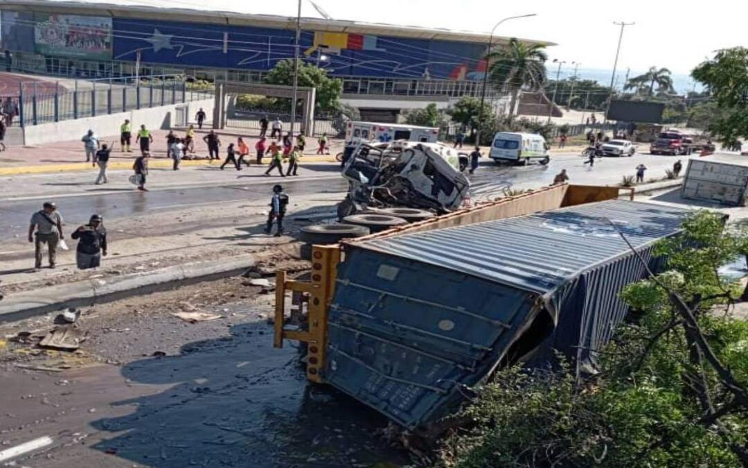 Reportan 5 muertos y 7 heridos tras choque múltiple en La Guaira