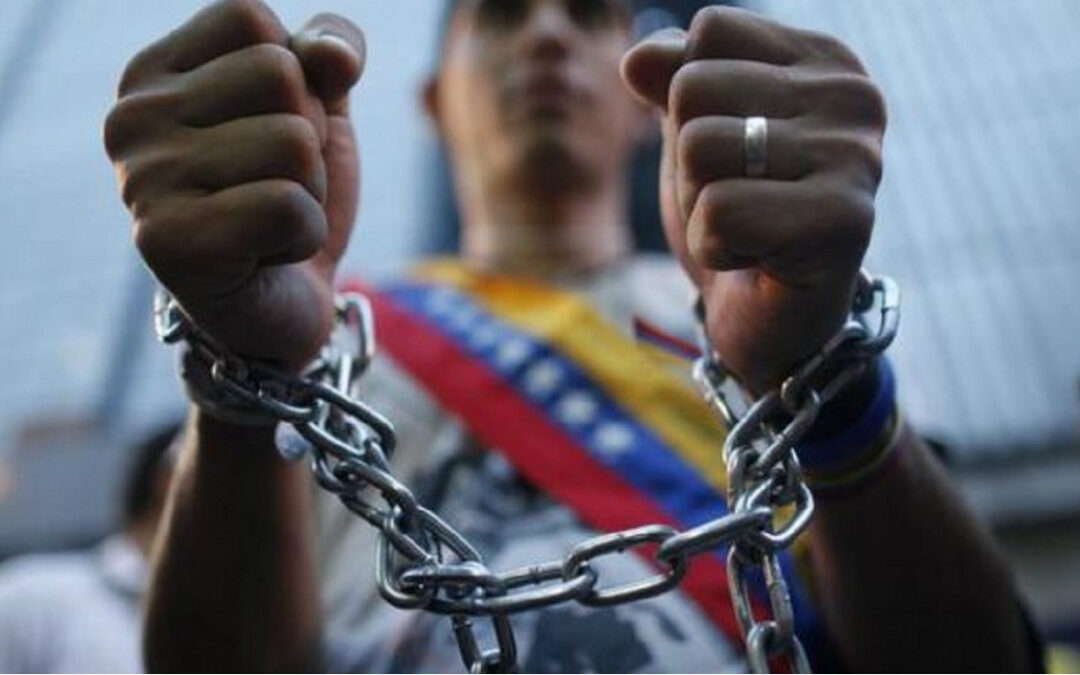 Denuncian repetición de juicios como «táctica» para evitar la justicia a presos políticos