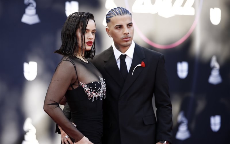 Rauw Alejandro se despide de Rosalía con una canción en la que niega haber sido infiel