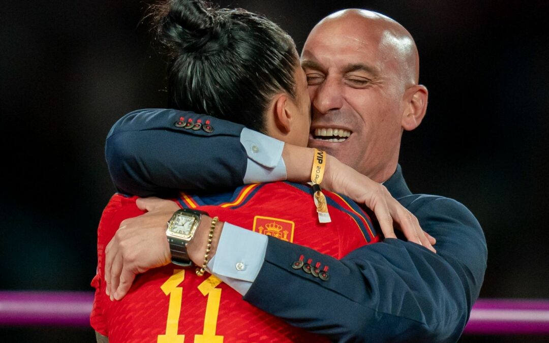 Rubiales insiste que el beso a Hermoso fue consentido: «Ella fue la que me subió en brazos»