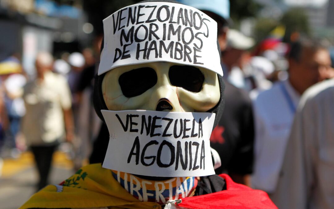 Funcionarios huyen ante el recrudecimiento de la crisis económica de Venezuela