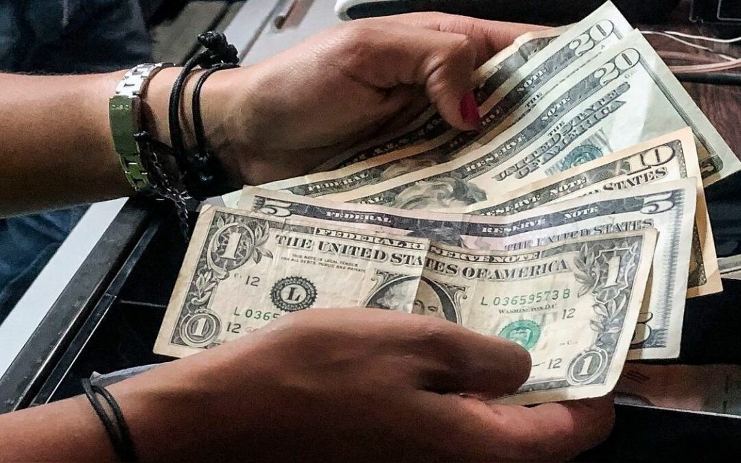 Entre 70 y 90 dólares podría llevar el Gobierno Nacional el salario mínimo