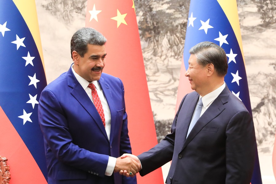 Maduro firmó acuerdo con China para ir «a la luna»