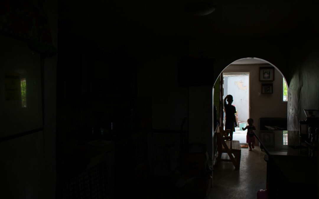 Venezuela auxilia a otros con electricidad, pero sus ciudadanos viven entre apagones