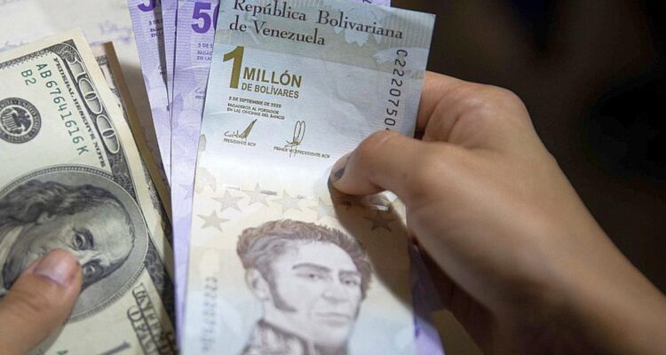 El Bolívar se devaluó 4,67% frente al dólar en septiembre
