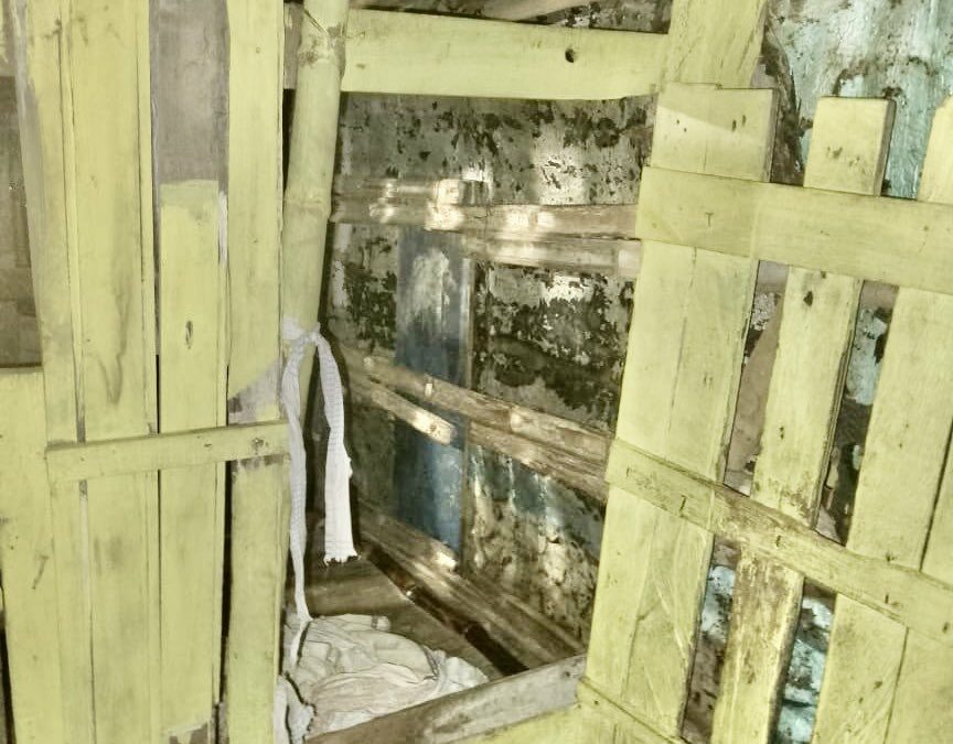 Detuvieron a seis mujeres en Portuguesa por tener a un menor con discapacidad en una jaula (VIDEO)