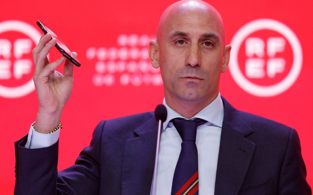 ¡ACORRALADO! Rubiales asegura sentirse víctima de un «linchamiento político»