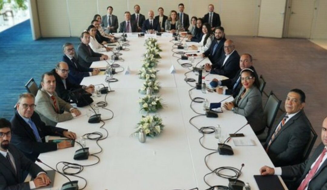 ¿Es la negociación entre el gobierno y la oposición la clave para el levantamiento de las inhabilitaciones?