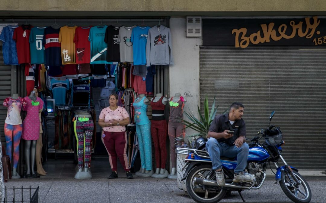 Economía venezolana busca remontar la dura caída del primer semestre de 2023