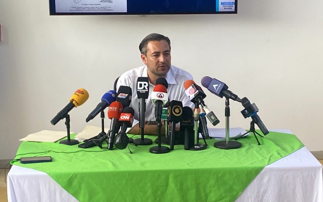 Más dudas que respuestas: Alcalde Darwin González evita responder preguntas de periodistas