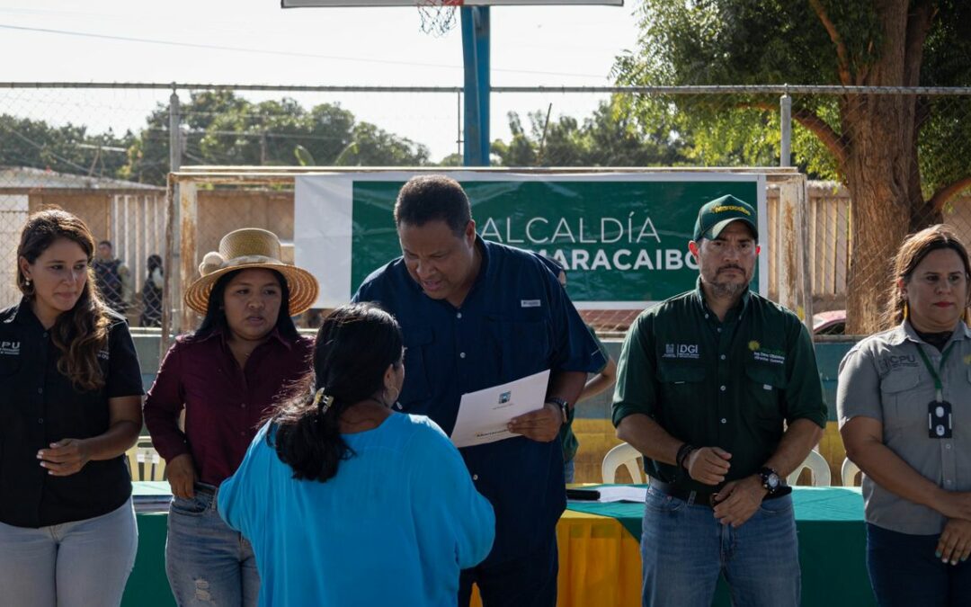 Con más de mil documentos, Alcaldía realizó la entrega de nomenclaturas más grande de la gestión