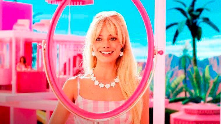 Barbie cerca de estar entre las 10 películas más taquilleras de EE UU
