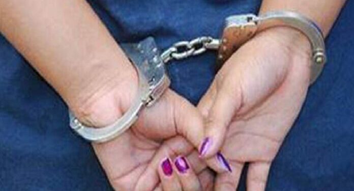 Detienen a madre por actos lascivos y maltrato infantil contra sus hijas