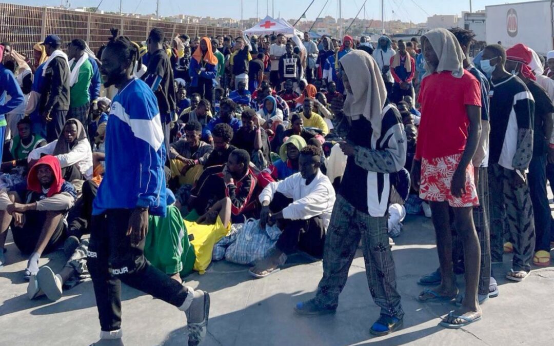 Más de 5 mil personas llegan a Lampedusa en 110 desembarcos en 24 horas