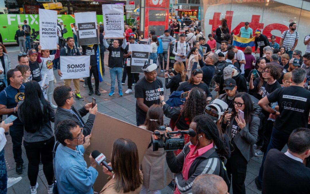 Venezolanos protestaron en el Times Square de Nueva York para exigir el cierre de centros de tortura del país