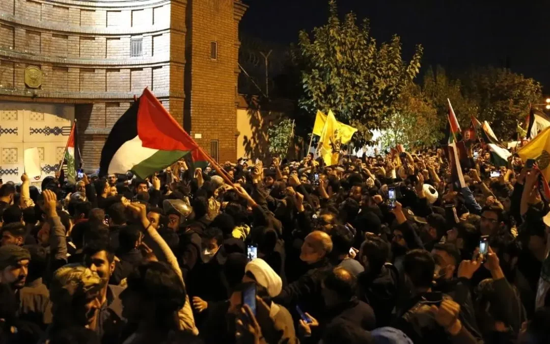 Manifestantes atacan embajadas de Israel y EE. UU. en varios países