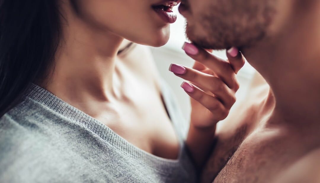 Cuatro juegos sexuales que puedes probar con tu pareja y mejorar tu relación