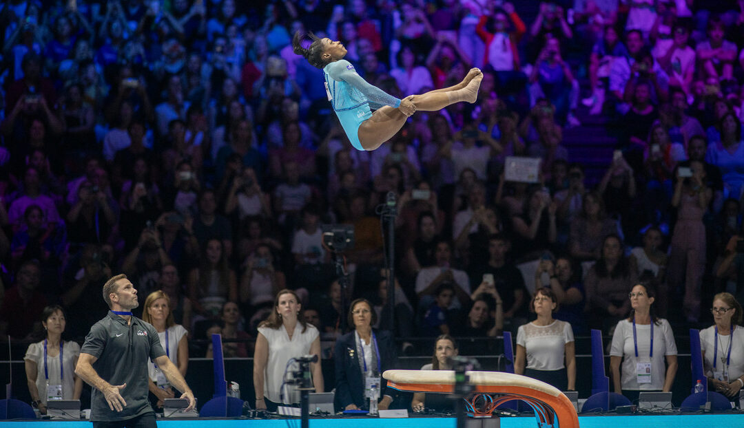 ¡ASOMBROSO! Simone Biles y el peligroso salto nunca antes visto en un campeonato mundial (VIDEO)