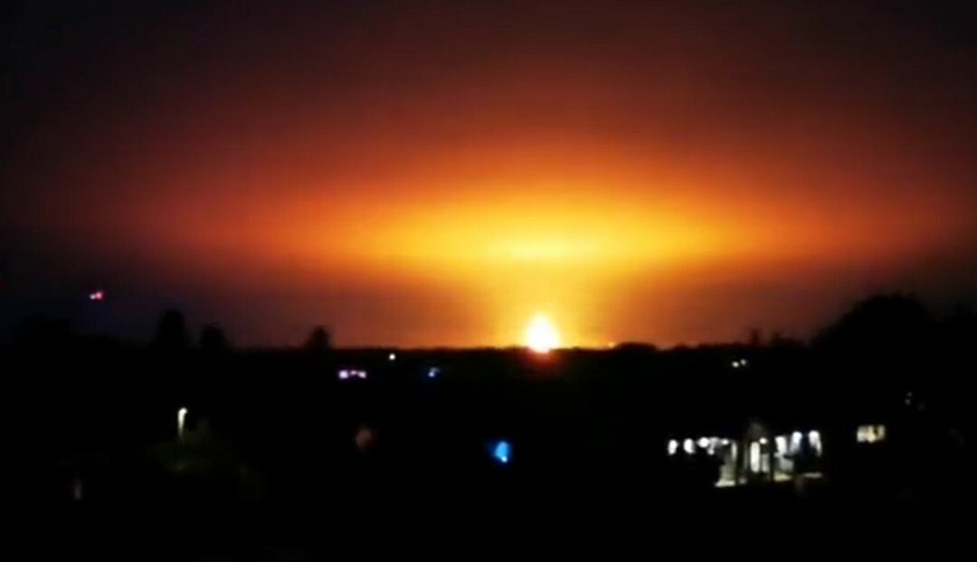 ¡ALUCINANTE! Una enorme bola de fuego iluminó el cielo en Reino Unido (VIDEO)