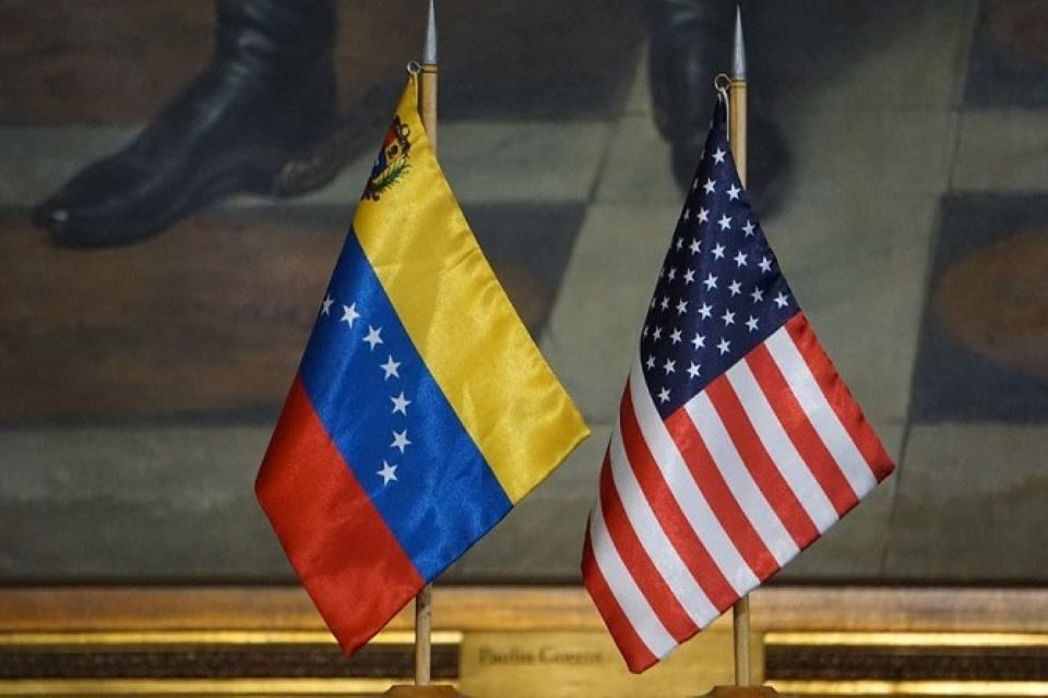 VOA: Levantamiento de sanciones a Venezuela «aviva el debate» en la Casa Blanca