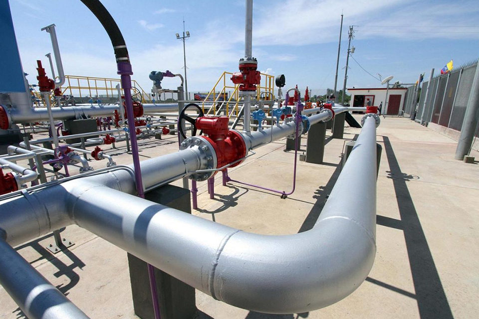 Reuters: EE.UU. suaviza sanciones petroleras al gobierno de Maduro