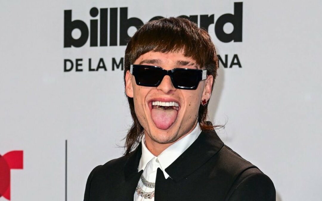 ¡TRIUNFANDO! Peso Pluma derroca a Bad Bunny en los Billboards Latinos