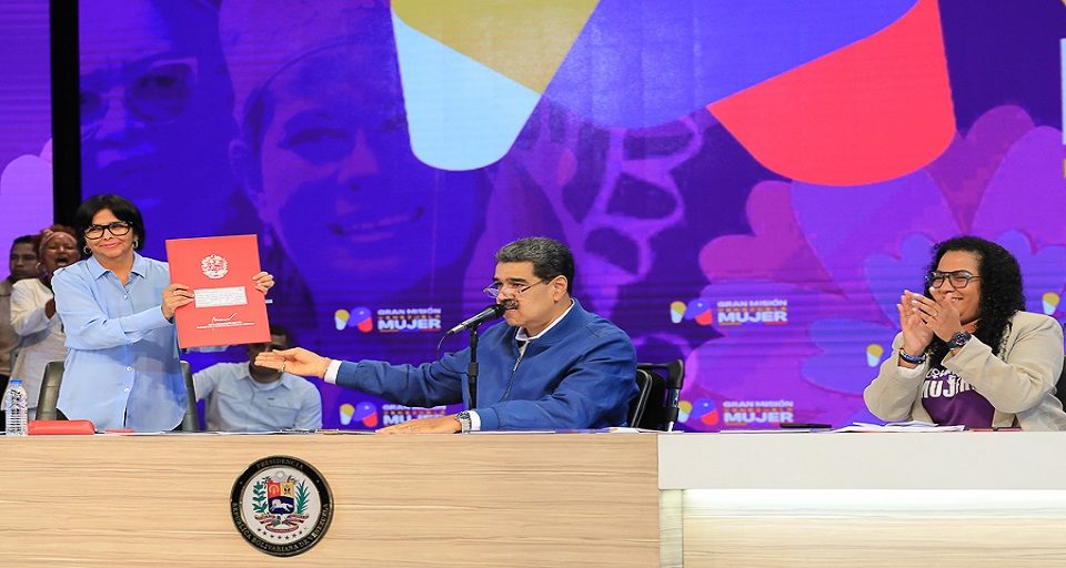 Maduro ordena a la banca destinar el 15 % de créditos a las mujeres