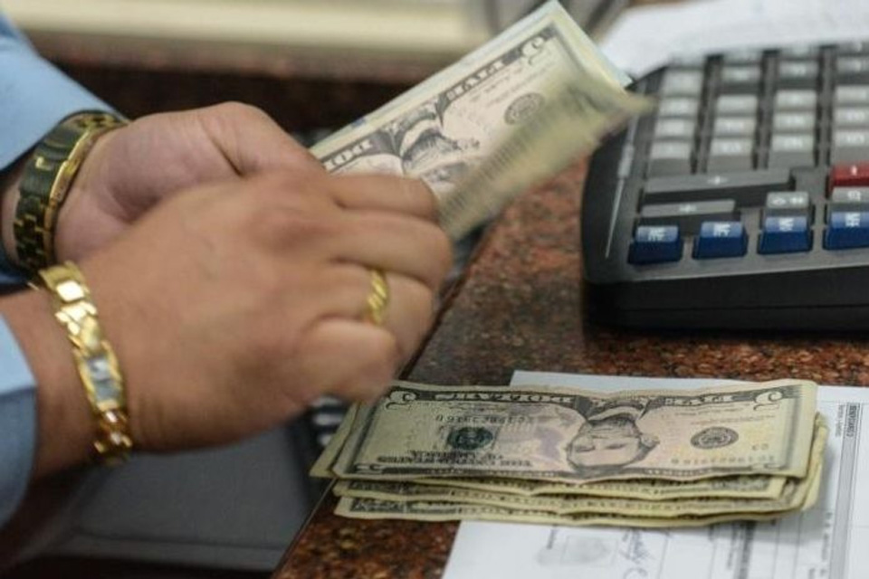 Estiman que el dólar superará los Bs. 130 para el 2024