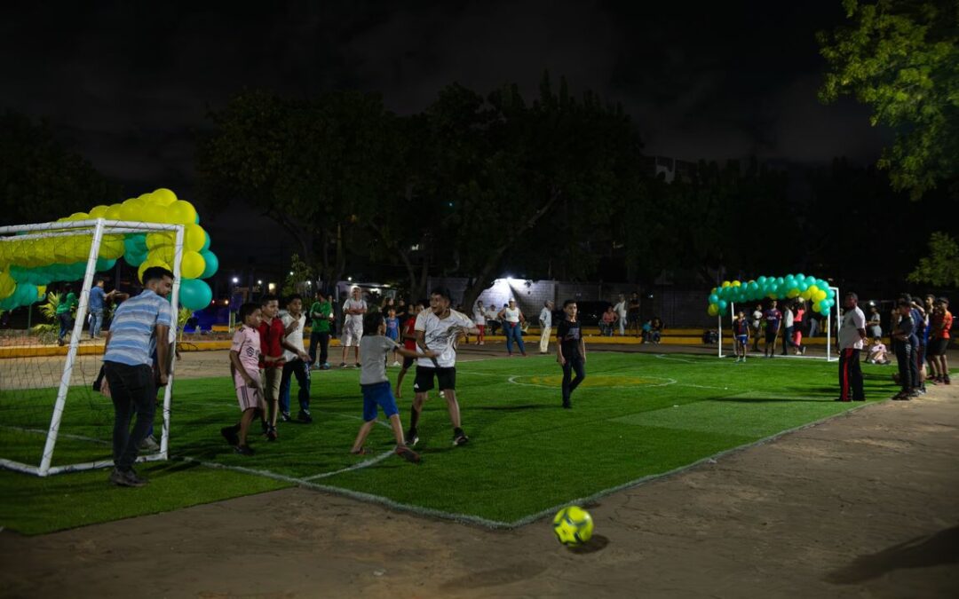 Alcaldía de Maracaibo convierte botadero de desechos en parque para niños en el sector 8 Provincias de Olegario Villalobos