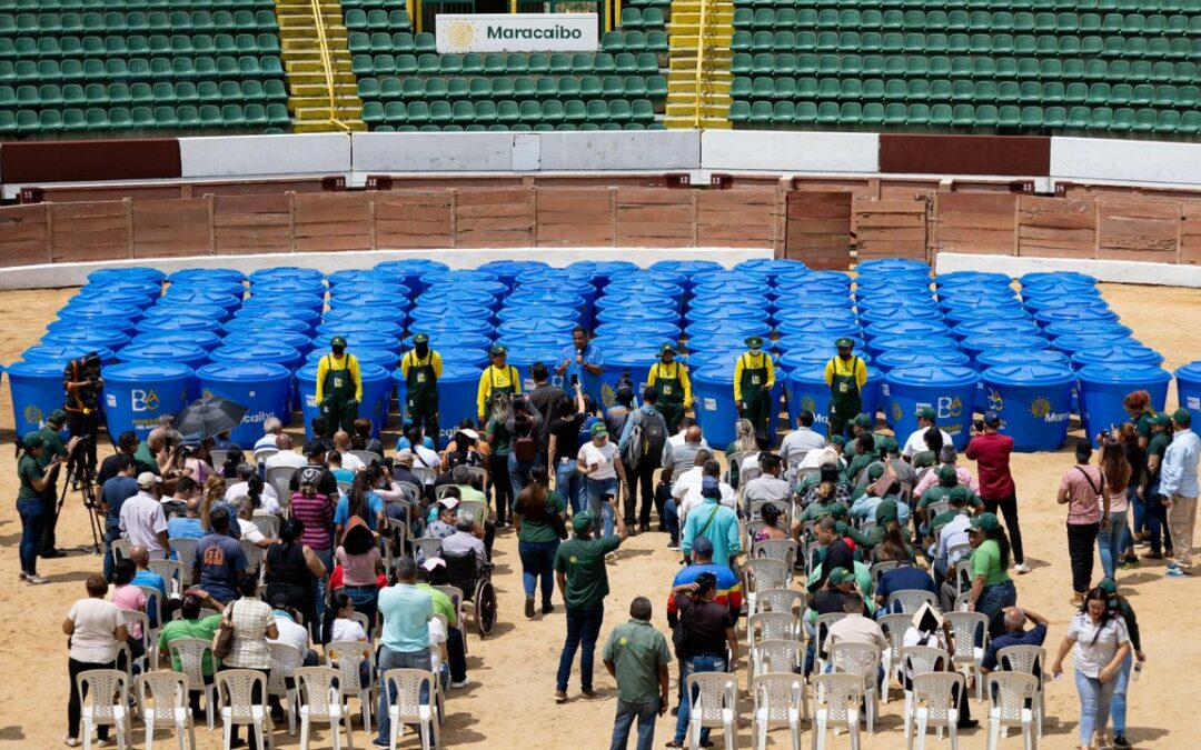 Brigada del Agua entrega más de 100 tanques a vecinos de 18 parroquias de Maracaibo