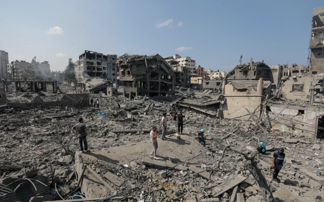 Israel respondió a la ofensiva de Hamás intensificando bombardeos en Gaza