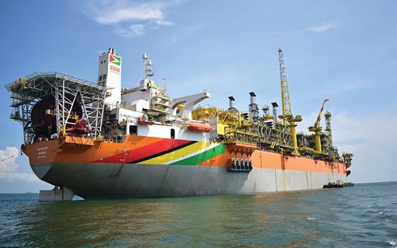 Guyana autorizó a ocho petroleras a operar en aguas en disputa con Venezuela