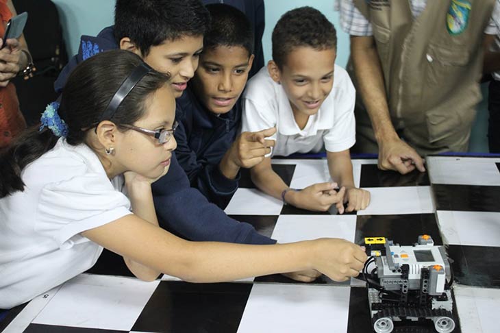 Venezuela apuesta por la tecnología con 3 mil núcleos de robótica para niños y jóvenes