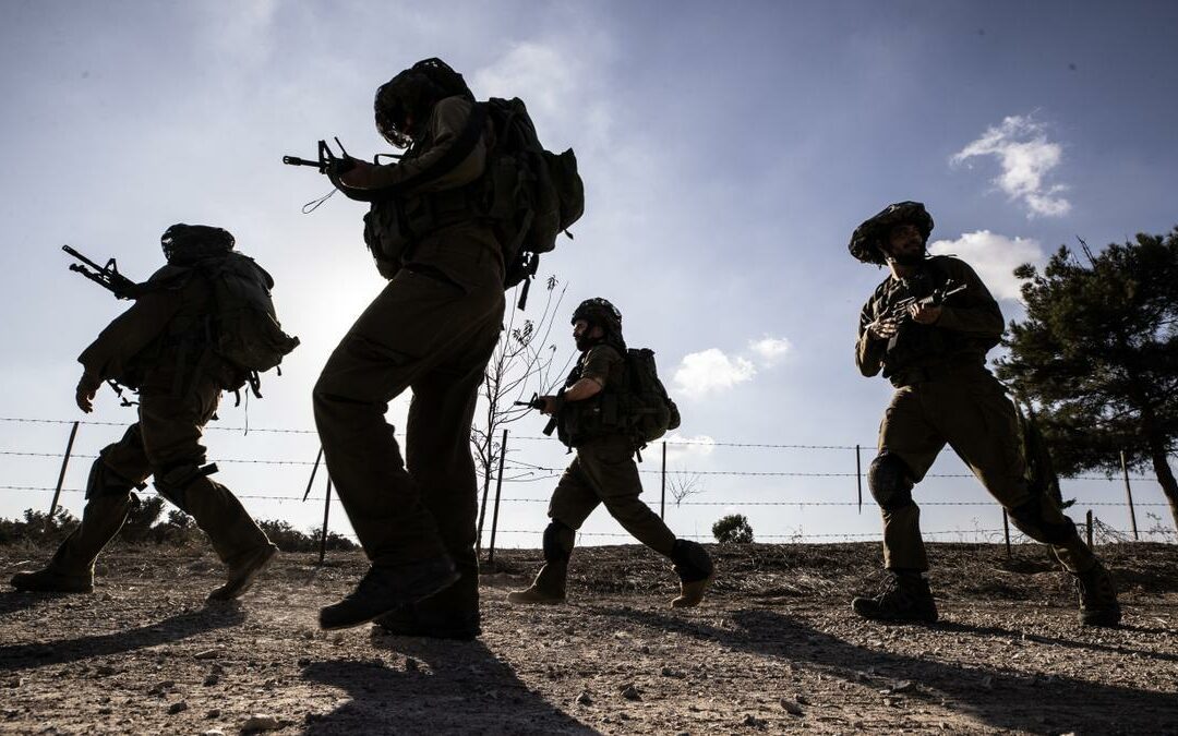 El Ejército israelí rodeó Gaza y avanza